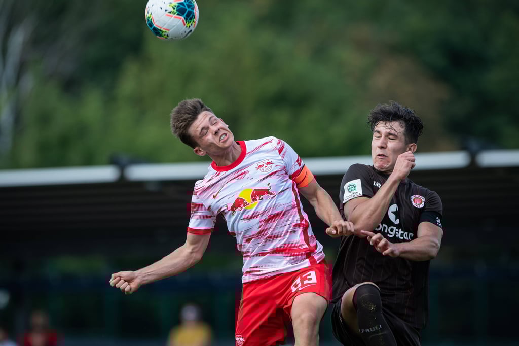 RB Leipzigs Sidney Raebiger (l.) beim Einsatz für die U19 am vergangenen Wochenende.