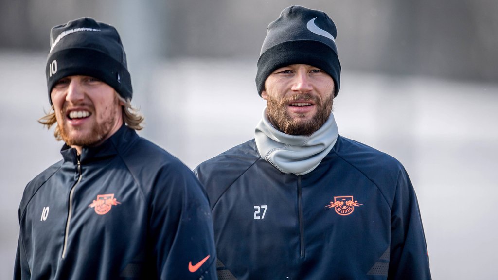 Im Bart vereint: Emil Forsberg und Konrad Laimer (r.)