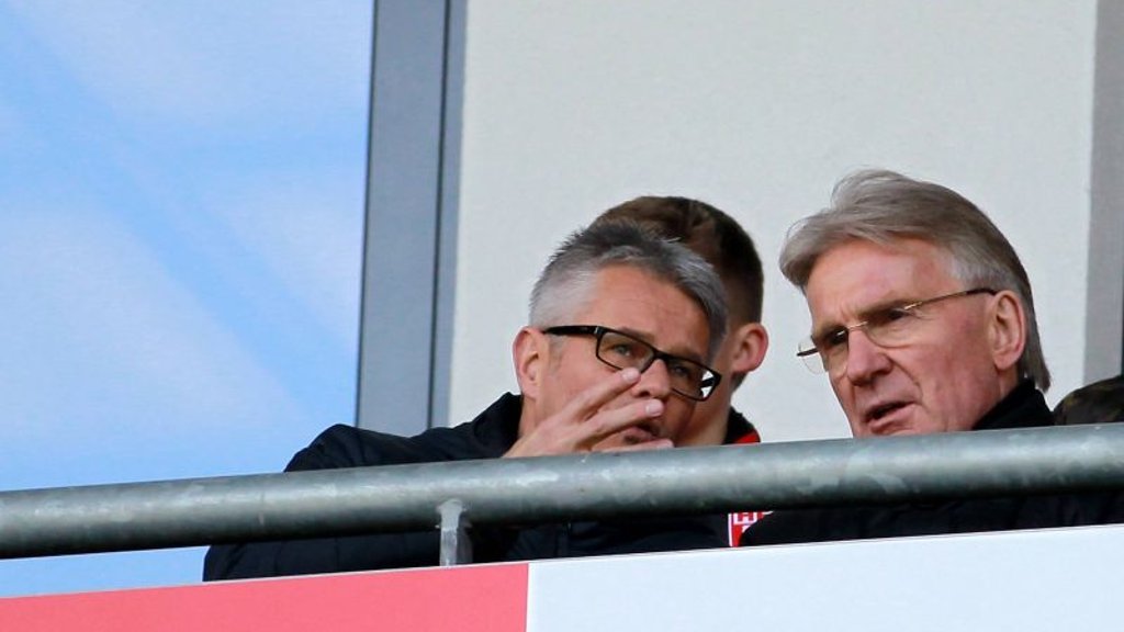 Ralf Heskamp (links) mit HFC-Präsident Michael Schädlich.