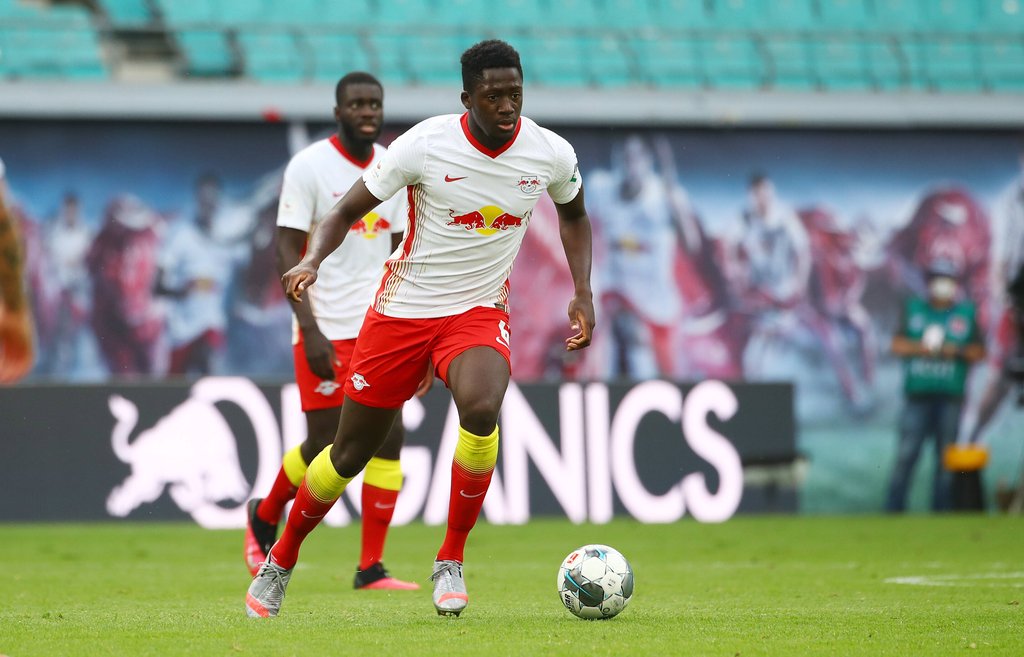 Sonderauftrag vor der Abwehr: Ibrahima Konaté.