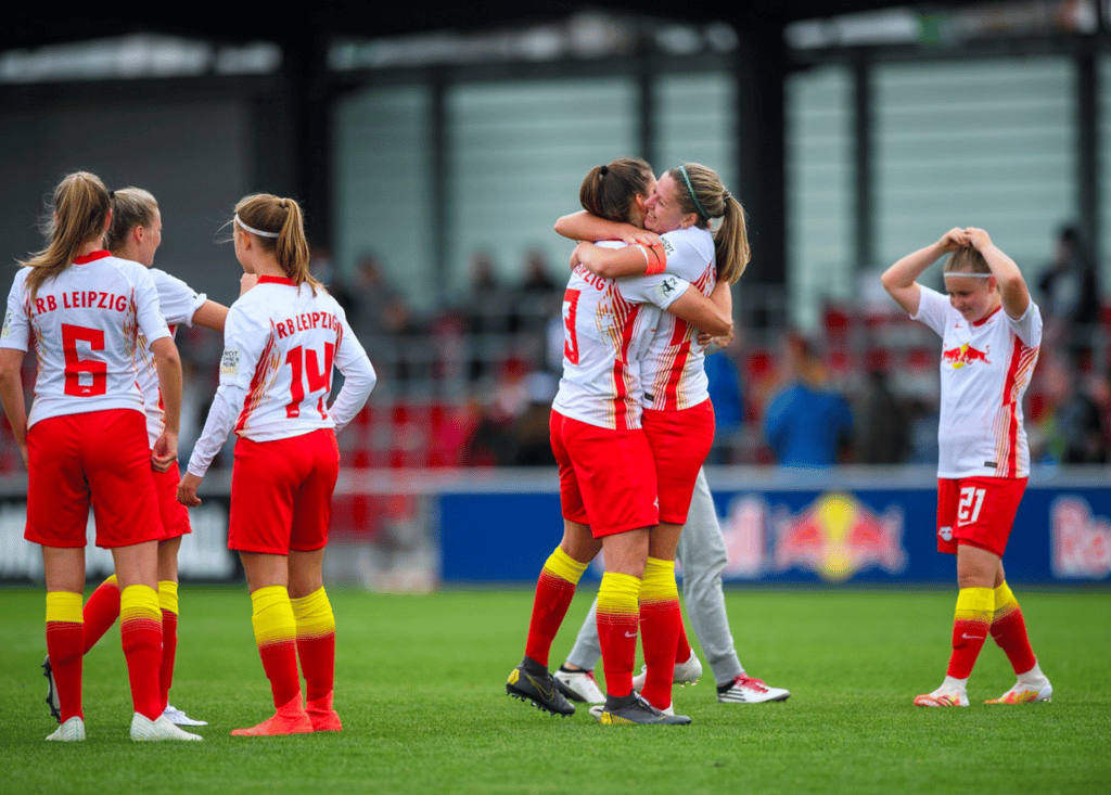Saisonfinale am Cottaweg vor Fans: Spielerinnen von RB Leipzig