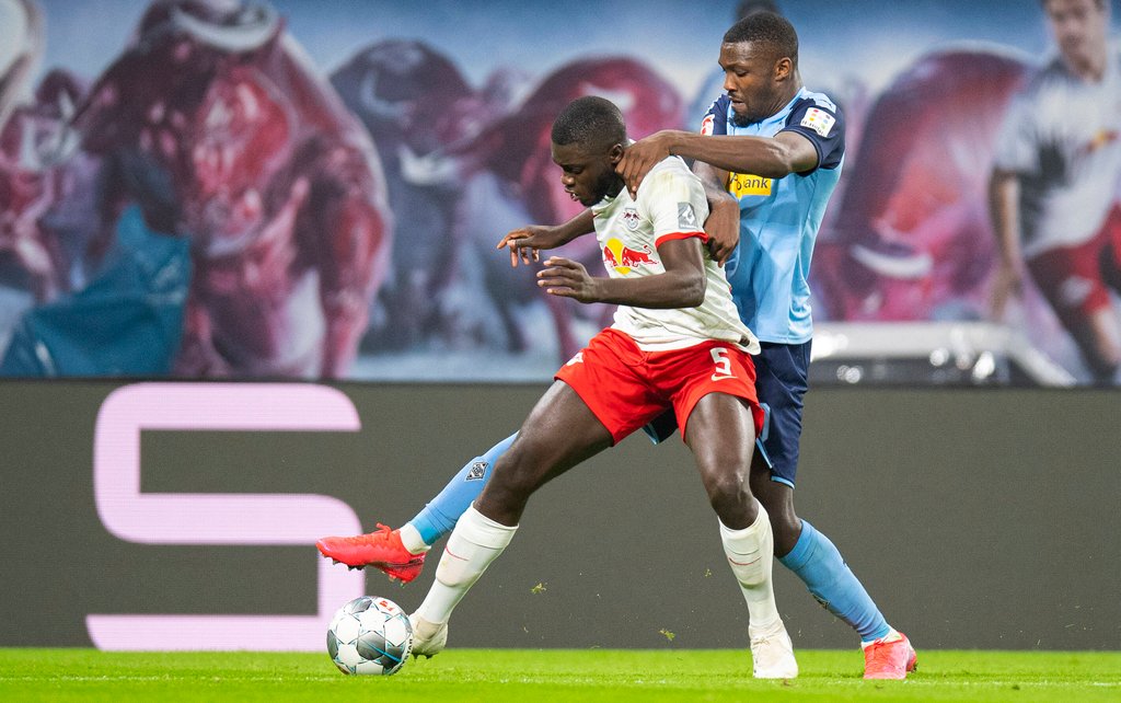 Dayot Upamecano ist gegen Mönchengladbach leicht umgeknickt.