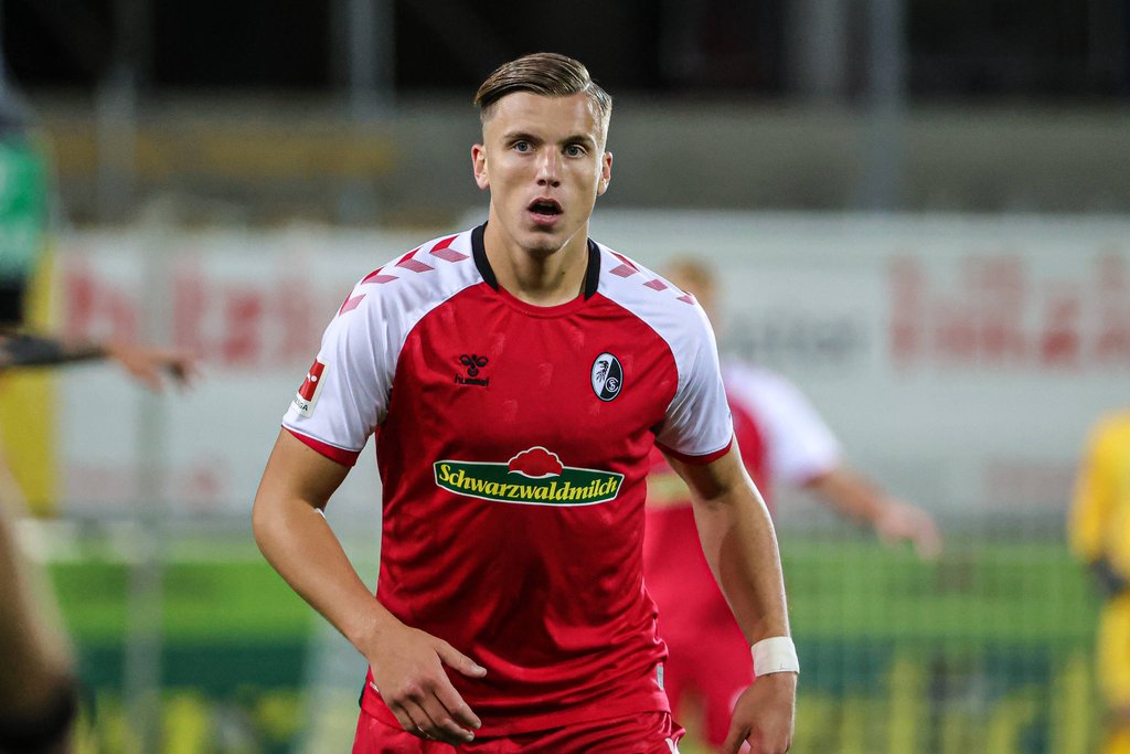 Ermedin Demirovic trägt seit Sommer 2020 das Trikot des SC Freiburg.