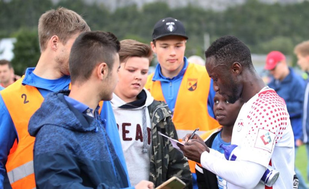 Schreibt künftig ein anderer Spieler anstelle von Naby Keita die Autogramme?