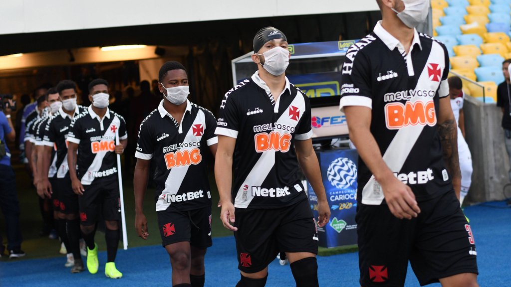 Geht es nach Plänen des BMAS, gilt bald Maskenpflicht für Fußballer.