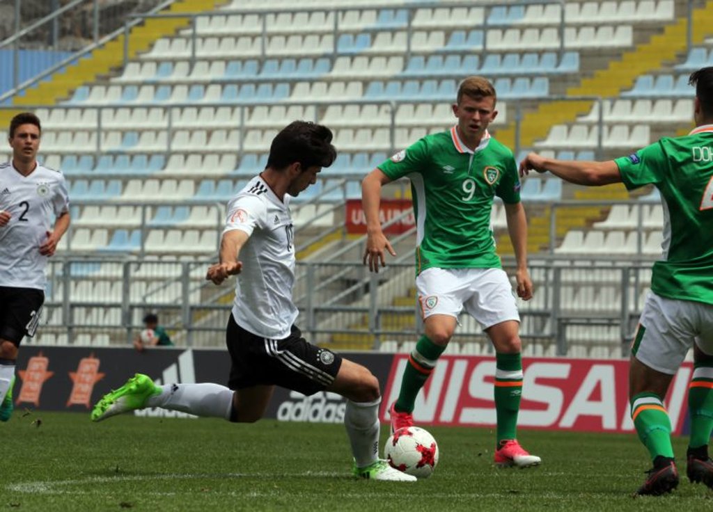 Elias Abouchabaka brachte Deutschland gegen Irland in Führung.