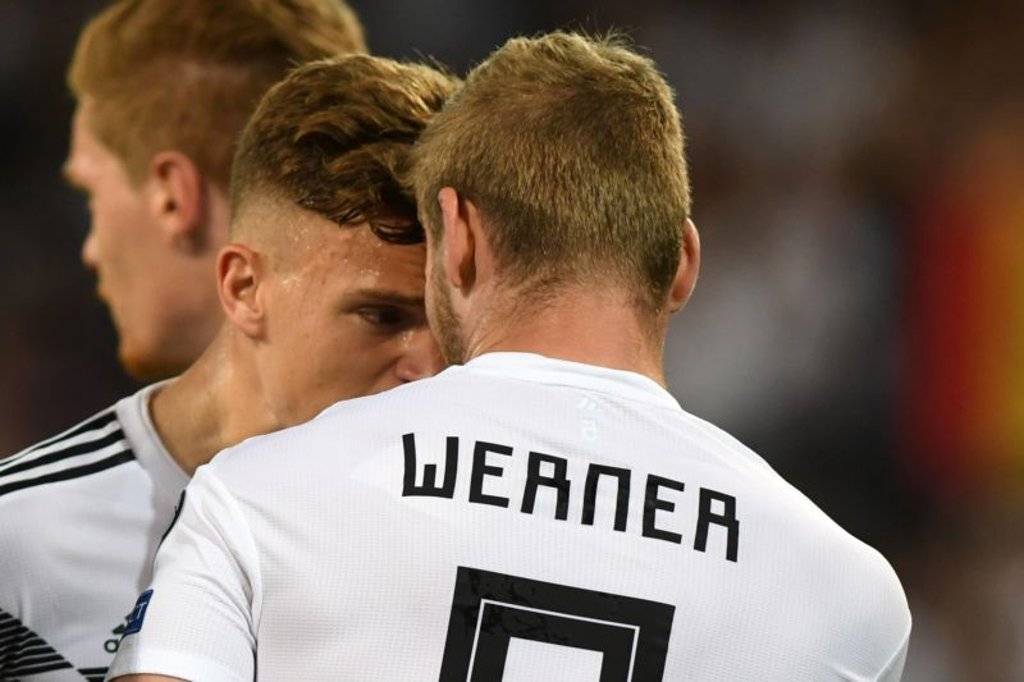 TImo Werner und Joshua Kimmich im Dress der Nationalmannschaft.