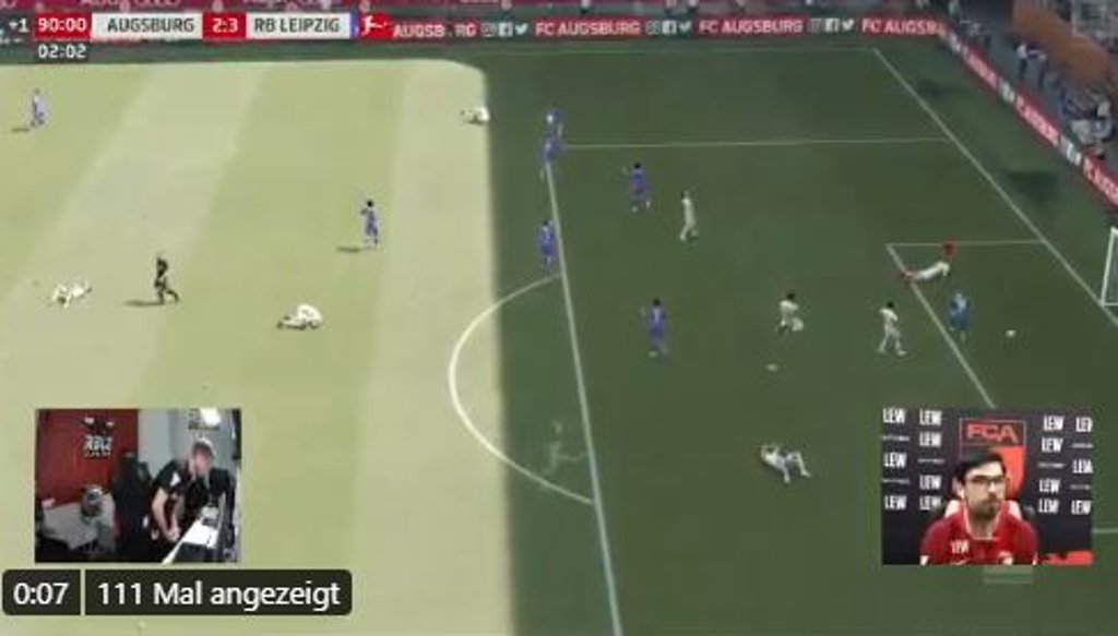Nach dem Siegtreffer von RB Leipzig sinken die Augsburger bei FIFA 21 auf dem Rasen zusammen.