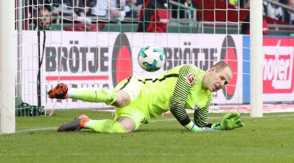 Peter Gulacsi hat diese Saison im Tor von RB Leipzig mehr zu tun, als ihm lieb sein kann.