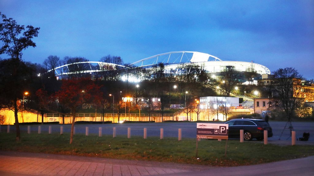 Auf dem Gelände des einstigen Schwimmstadions soll die neue Geschäftsstelle samt Sportmuseum und Fanwelt entstehen.