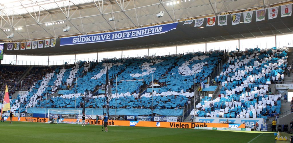 Im Stadion blieben ein paar Plätze frei, vor den TV-Geräten war ordentlich Betrieb: Hoffenheim gegen Leipzig.