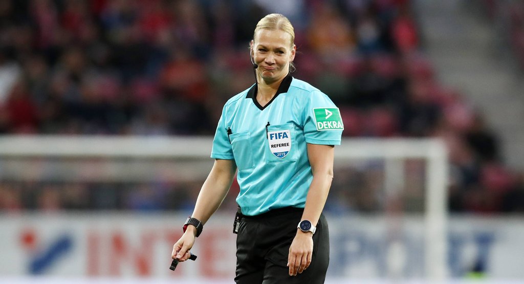 Bibiana Steinhaus feiert beim Spiel SC Paderborn gegen RB Leipzig nach Verletzung ihr Debüt in dieser Bundesliga-Saison.