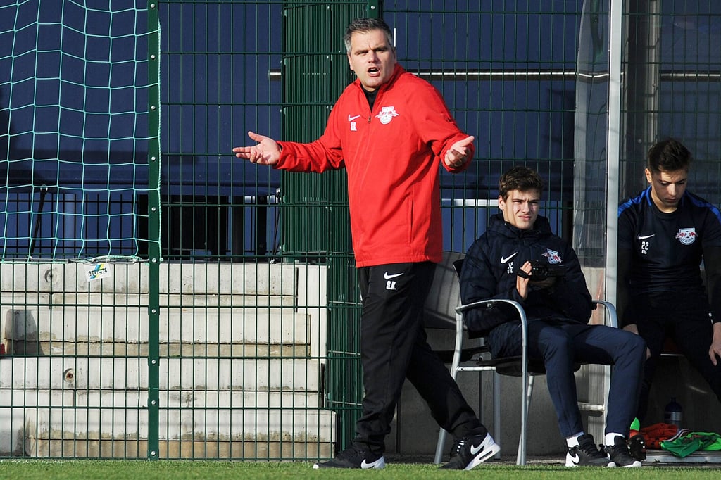 Sebastian Kegel, hier noch als Nachwuchscoach bei RB im Einsatz, hält die Gehälter im RBL-Nachwuchs offenbar nicht für zu hoch.