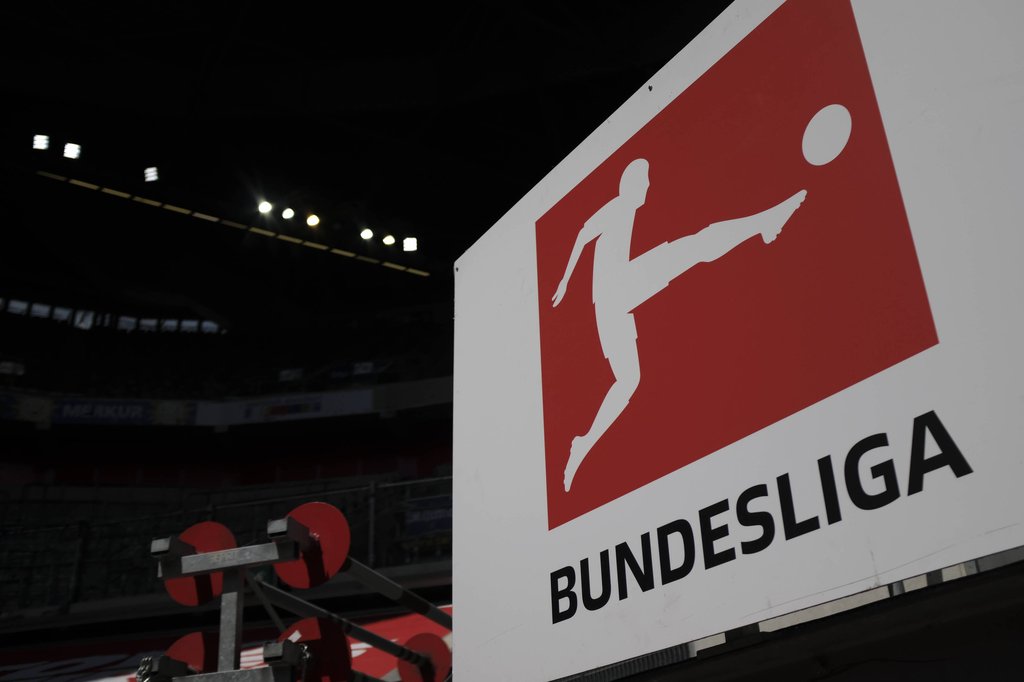 Mitte September soll der Ball in der Bundesliga wieder rollen - am besten mit Zuschauern in den Stadien.