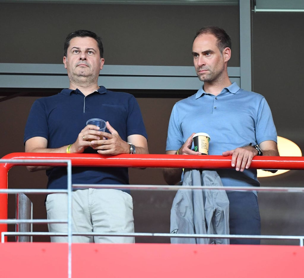 Zwei Geschäftsführer, eine Reling: Oliver Mintzlaff (r.) und Christian Seifert