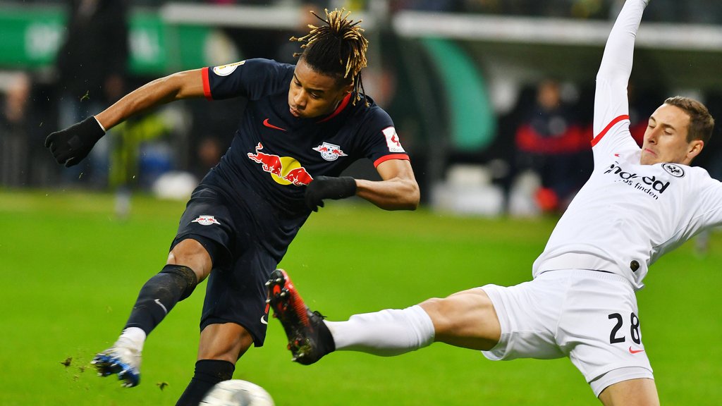 Christopher Nkunku (l.) bei der 1:3-Pleite gegen Eintracht Frankfurt&nbsp;im DFB-Pokal im Februar.