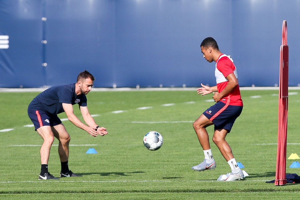Tyler Adams (r.) muss nach seiner Rückenverletzung noch bis zur Rückkehr auf den Trainingsplatz warten.