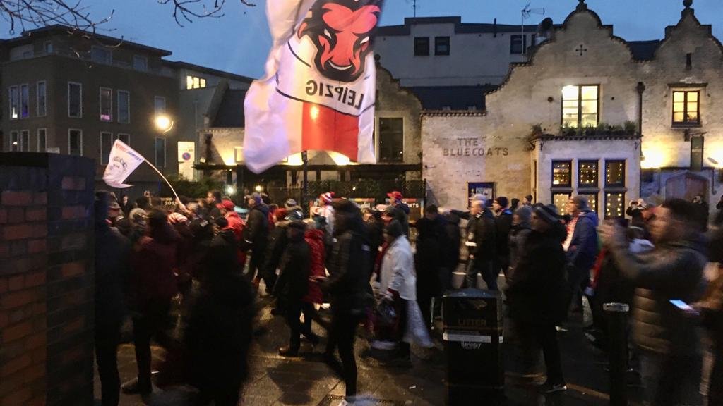 Fanmarsch zum Stadion: Etwa 1500 Leipziger liefen zum Stadion.