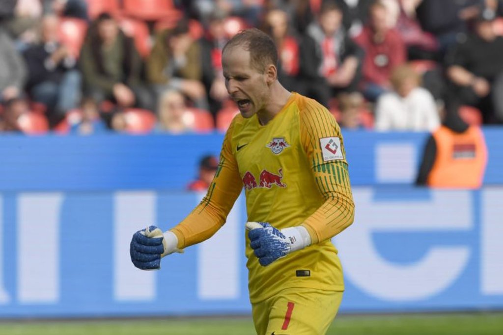 Peter Gulacsi darf sich über eine bisher starke Saison bei RB Leipzig freuen.