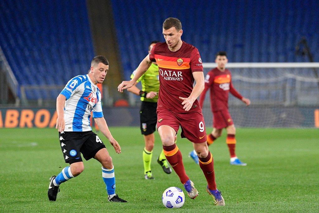 Den Riesen genervt: Diego Demme gegen Edin Dzeko.