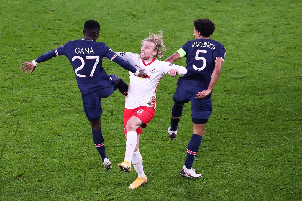 Plötzlich Mittelstürmer: Emil Forsberg zwischen Idrissa Gana Gueye und Marquinhos.