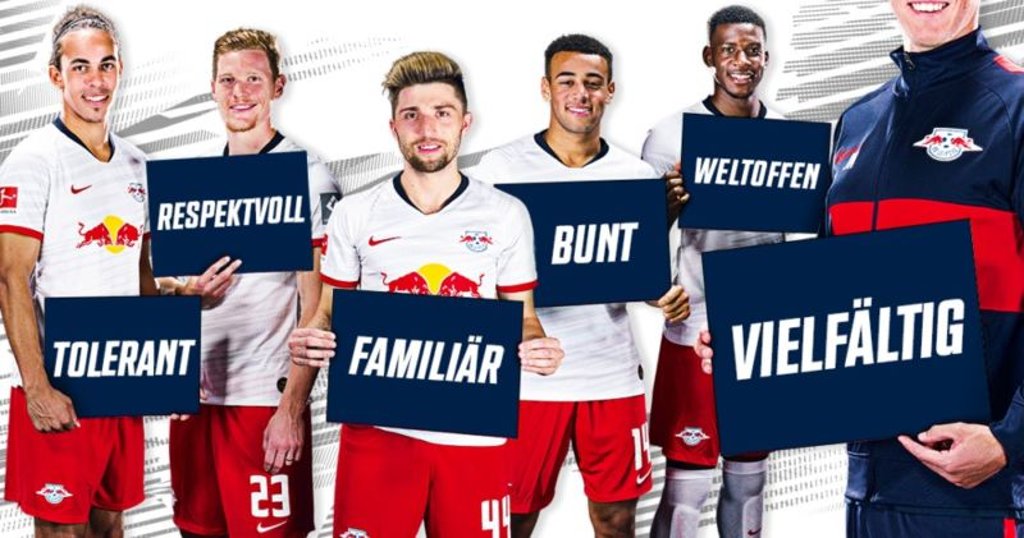 RB Leipzig zeigt Plakate gegen Rassismus.