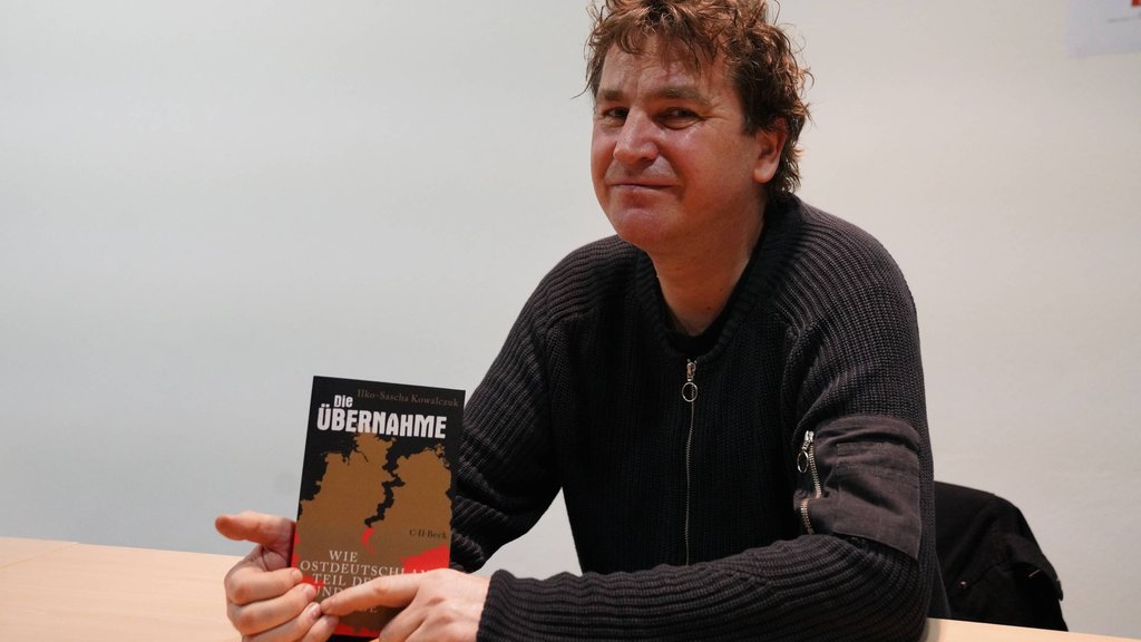 Der Historiker Ilko-Sascha Kowalczuk bei einer Lesung aus seinem Wende-Buch „Die Übernahme”.