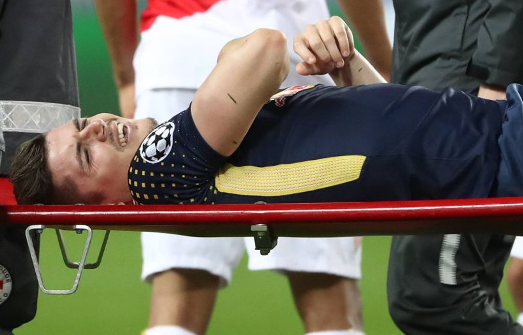 Sabitzer kugelt sich bereits im Spiel gegen Monaco die Schulter aus.
