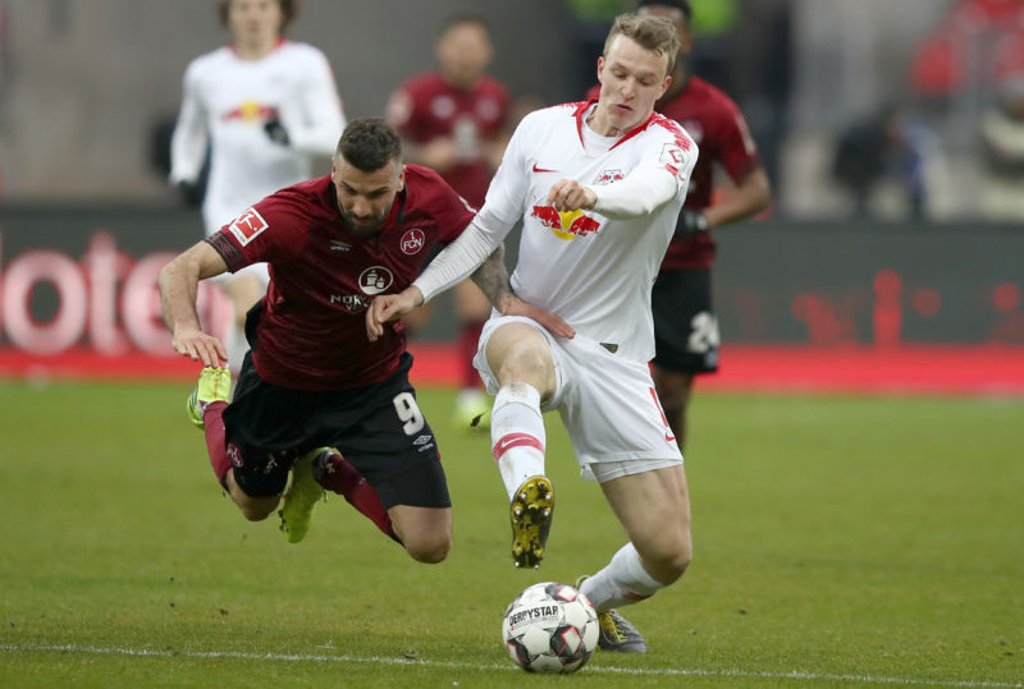 „Alles reingeschmissen”: Lukas Klosterman gegen Nürnbergs Mikael Ishak