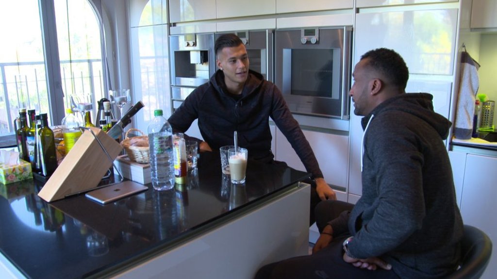 Davie Selke (hier mit seinem Vater) ist einer von drei Protagonisten