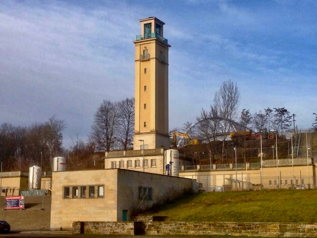 Die Bagger rücken an: Der Arena-Zugang hinter Block B 