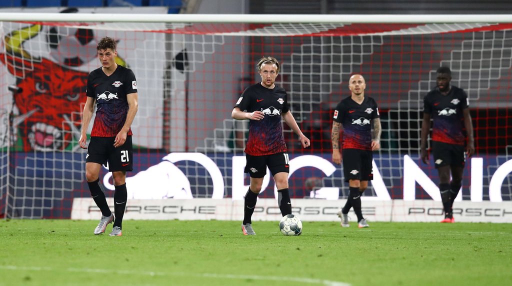 Geschlagene Leipziger Gang: Nach dem 2:2 ließen die Spieler die Köpfe hängen wie nach einer Niederlage.