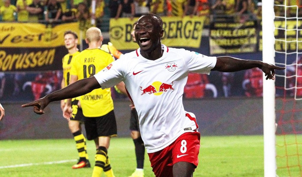 Ein Tor für die Geschichtsbücher: Naby Keita trifft zum 1:0 gegen Dortmund.