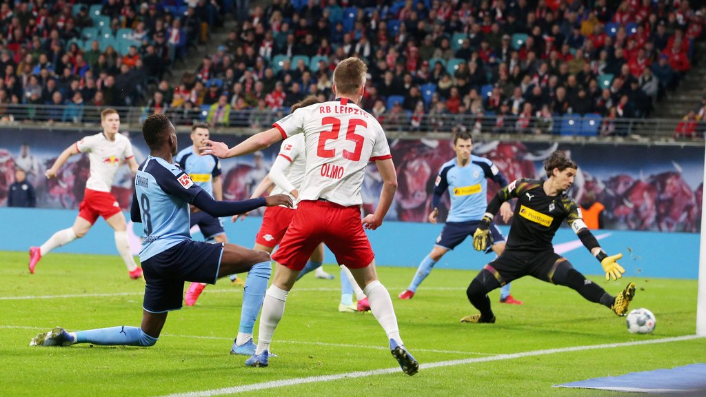 Kurz vorm Pfostenschuss: Dani Olmo bei seinem Debüt für RB Leipzig.