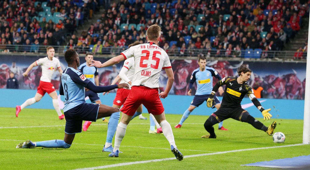 Kurz vorm Pfostenschuss: Dani Olmo bei seinem Debüt für RB Leipzig.