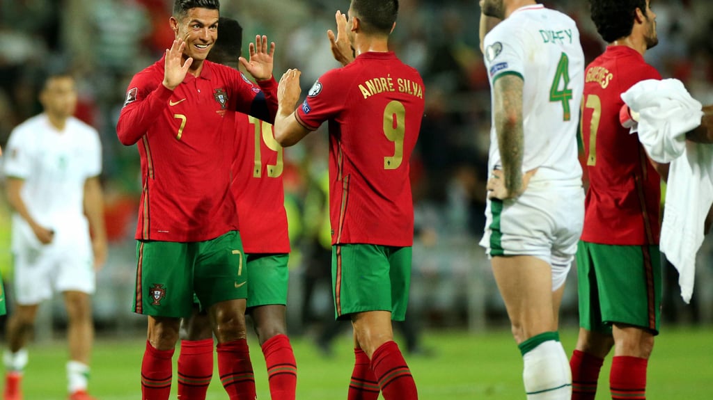 Schön spannend: Silva und Ronaldo beglückwünschen sich für späten Sieg