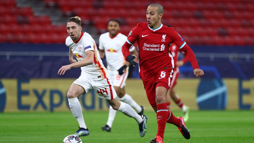 Viel zu viel Platz: Thiago Alcantara gegen Kevin Kampl.