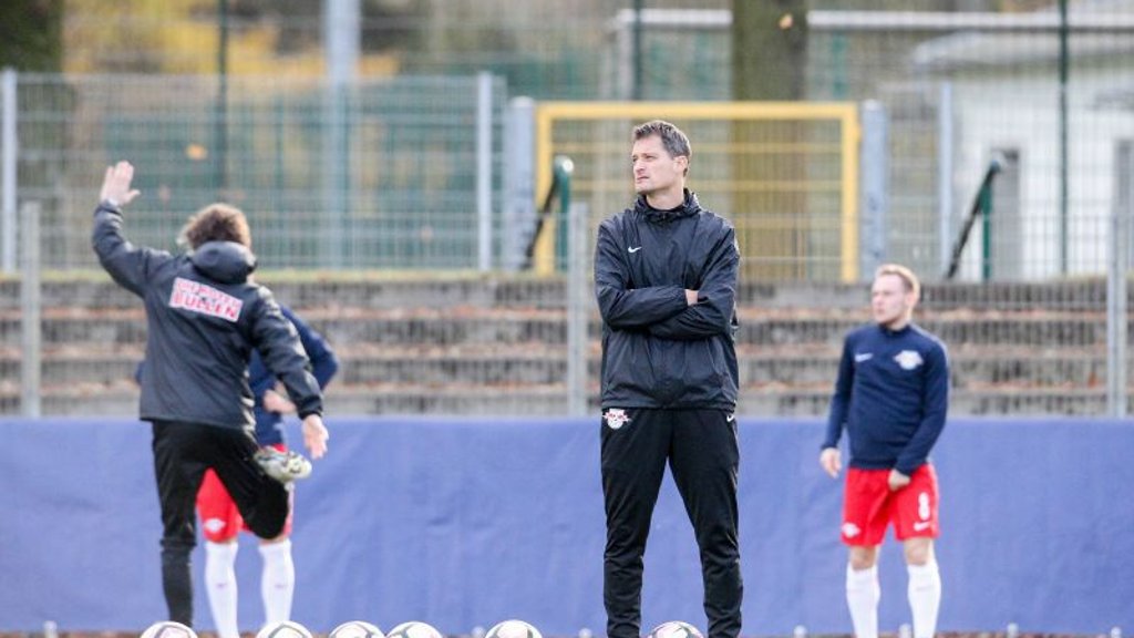 Der ehemalige U23-Co-Trainer Alexander Blessin will mit der U17 ins Halbfinale der deutschen Meisterschaft.