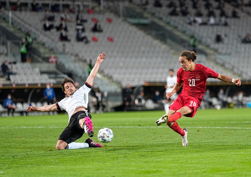 Poulsen trifft zum 1:1, Hummels kann es nicht verhindern