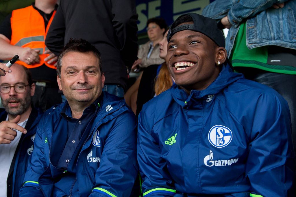 Christian Heidel ist zufrieden, dass er Breel Embolo emotionalisieren und zu Schalke 04 locken konnte.