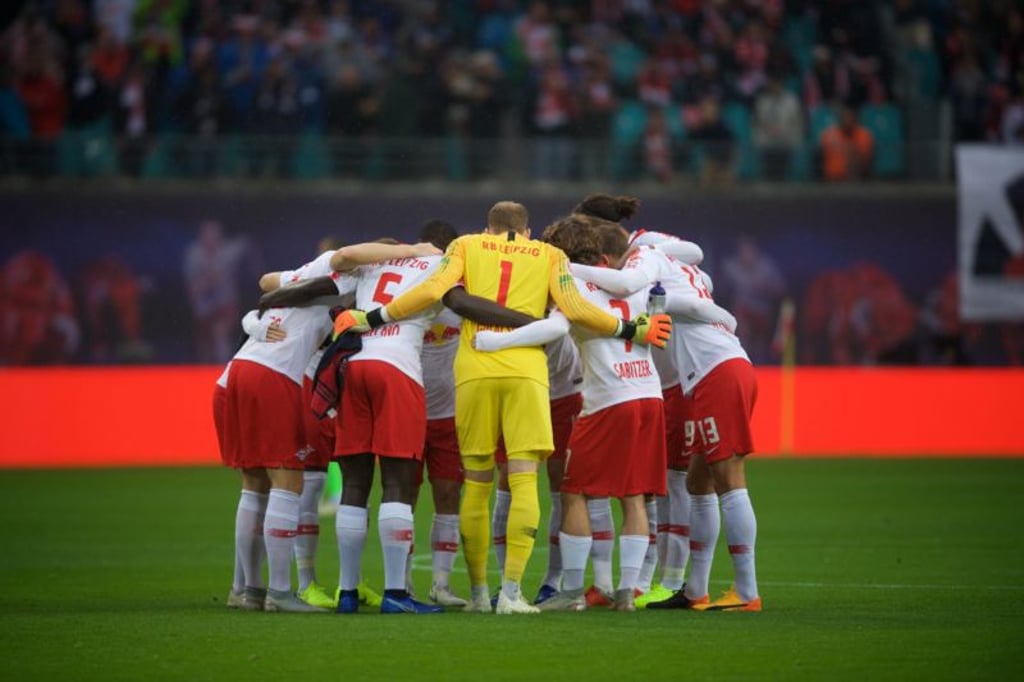 RB Leipzig – Schalke 04 Team Leipzig Peter Gulacsi (Leipzig, No.01) Dayot Upamecano (Leipzig, No.05) Marcel Sabitzer (Leipzig, No.07)