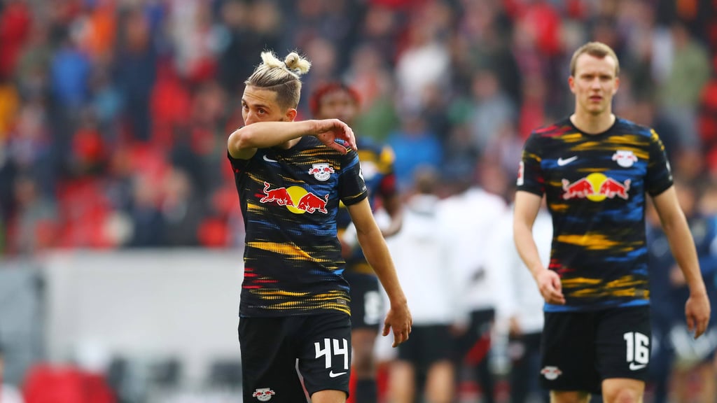 Der zweite Auswärtspunkt: Kein Grund zur Freude für Kevin Kampl und Lukas Klostermann