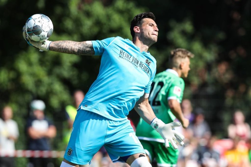 Torwart Philipp Tschauner kommt von Hannover 96 zu RB Leipzig.