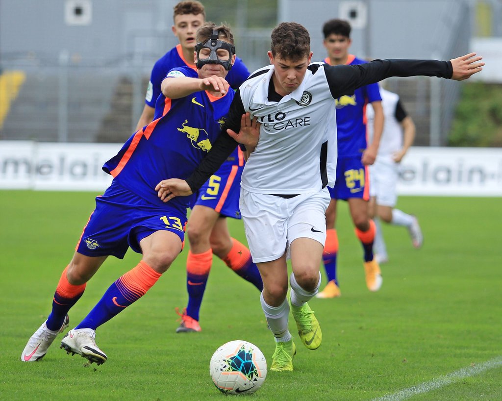 In der 1. Runde des DFB-Pokals gegen Elversberg erzielte Maskenmann Erik Martel einen Treffer.