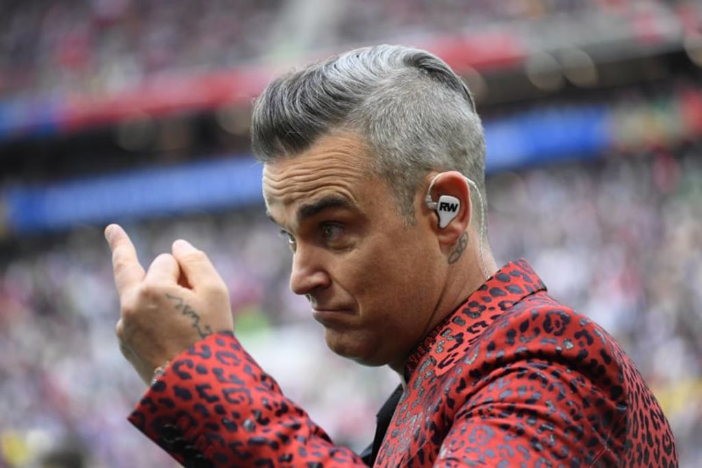 Auch Robbie Williams machte mit, bei der Eröffnung der WM in Russland.