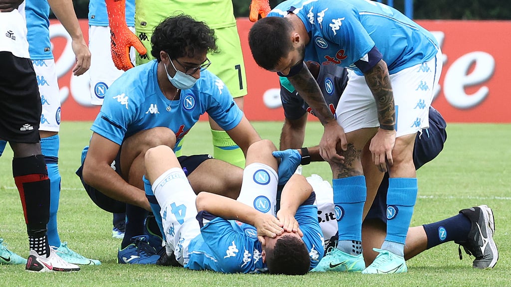 Verletzung am Innenband: Diego Demme nach sdem Foul an ihm im Spiel gegen Pro Vercelli