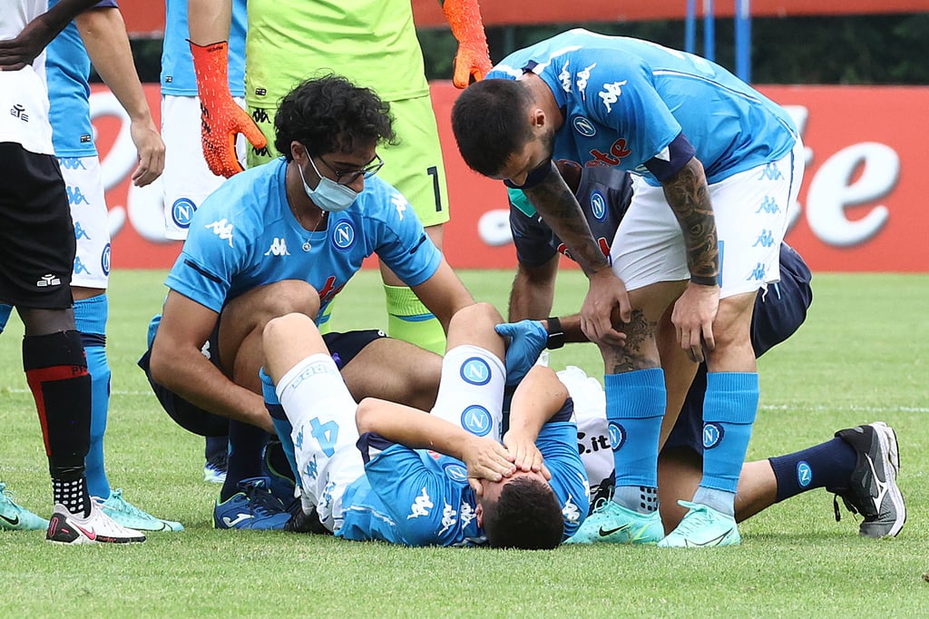 Verletzung am Innenband: Diego Demme nach sdem Foul an ihm im Spiel gegen Pro Vercelli