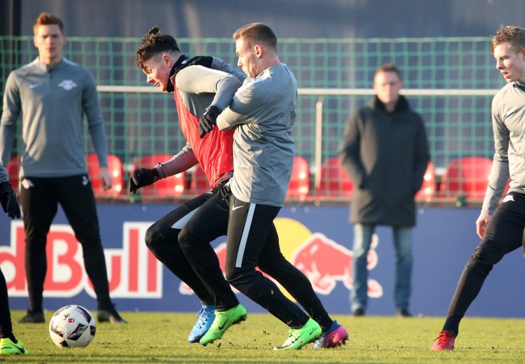 Oliver Burke und Federico Palacios könnten beide gegen Borussia Mönchengladbach eine Alternative zu Davie Selke werden.