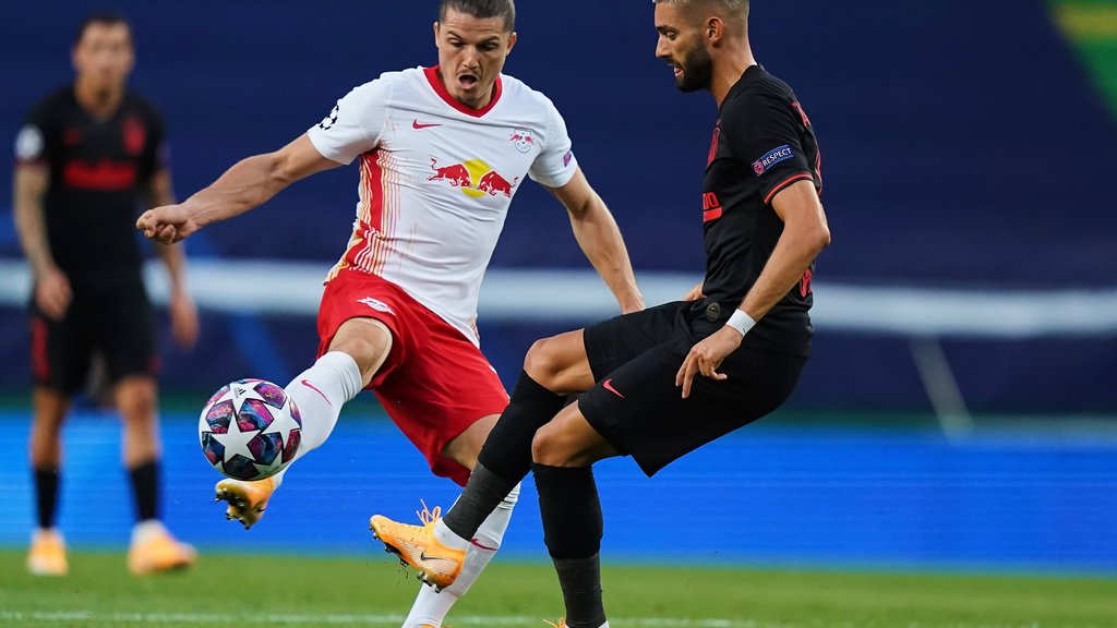 RB-Kapitän Marcel Sabitzer im Zweikampf mit Yannick Carrasco (Atletico Madrid) im Champions-League-Viertelfinale.