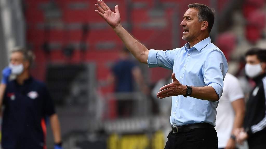 Achim Beierlorzer musste mit dem FSV Mainz 05 eine bittere Pleite gegen RB Leipzig ansehen.